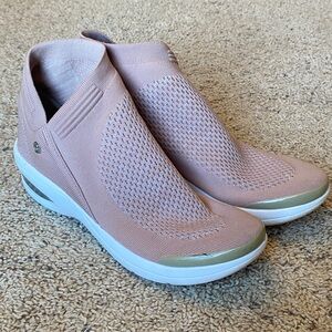 Bzees slip on sneakers